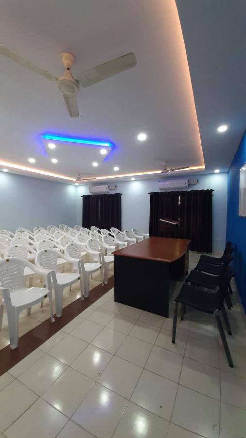 Madaparambil Residency Alwaye 外观 照片