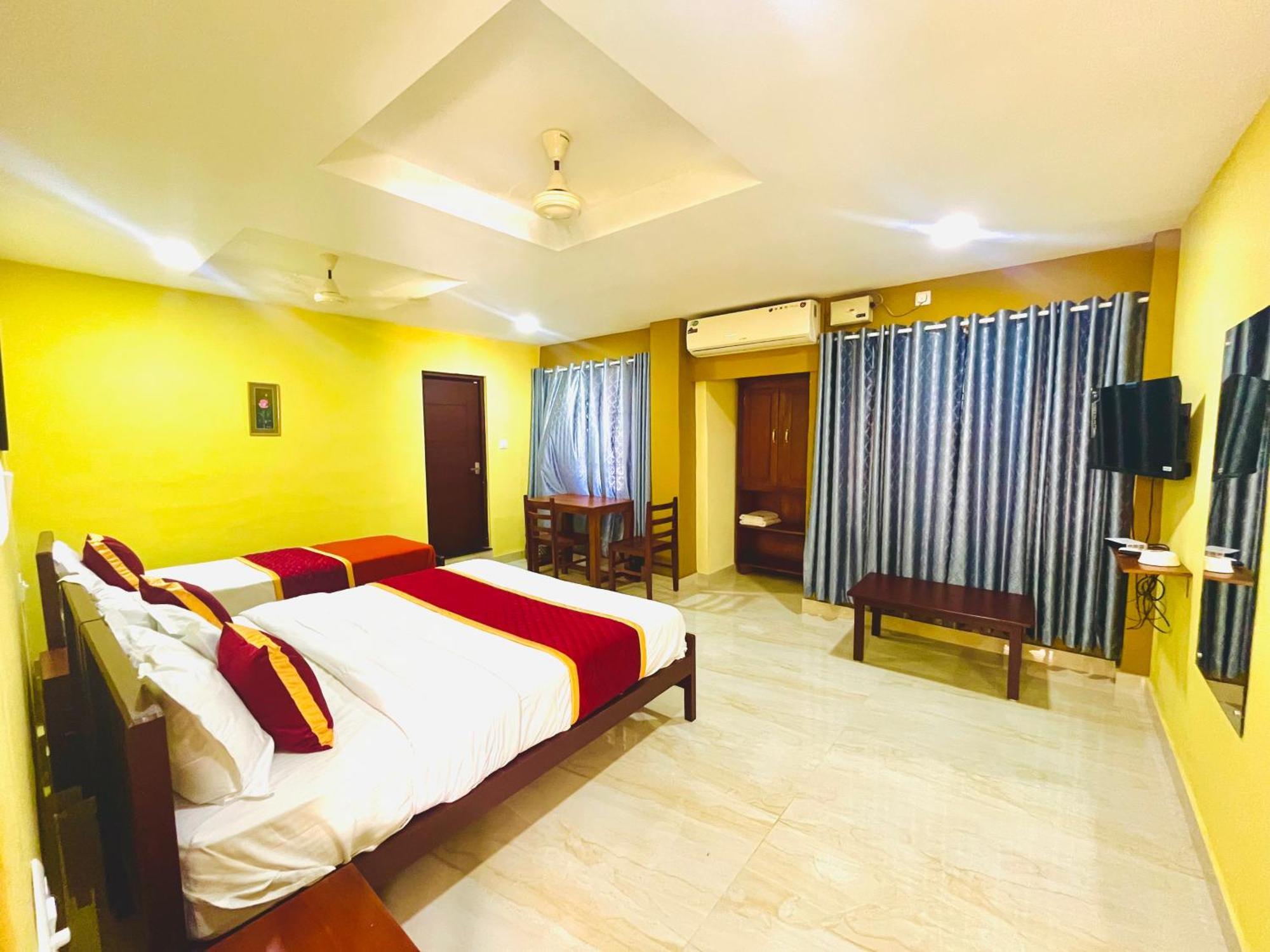 Madaparambil Residency Alwaye 外观 照片